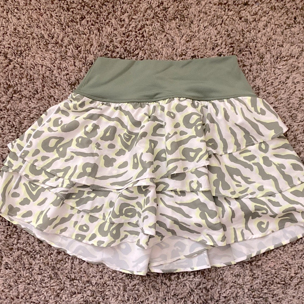 NWOT Arie skirt size XS